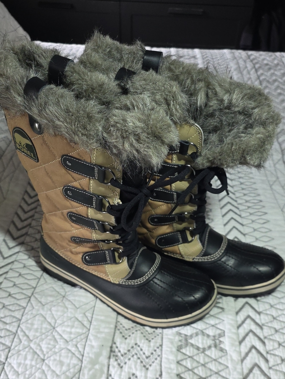 Sorel Women's Tan and Black Fur-Trim Lace-Up Winter Boots